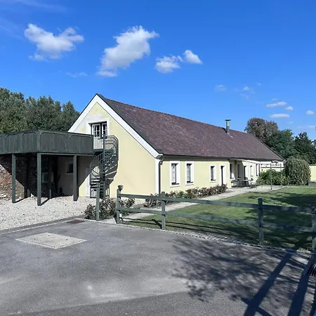 Stille & Weite Auf Historischem Gut Apartment Petronell