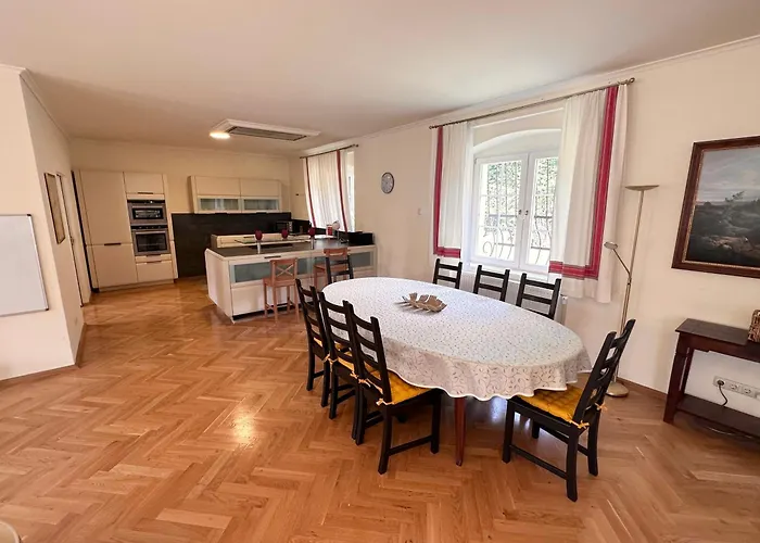 Stille & Weite Auf Historischem Gut Apartment Petronell